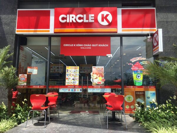 cua-hang-circle-k-ban-ghe-2 của hàng Circle K bàn ghế