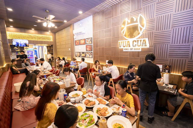 khong-gian-nha-hang-vua-cua-3 không gian nhà hàng vua cua