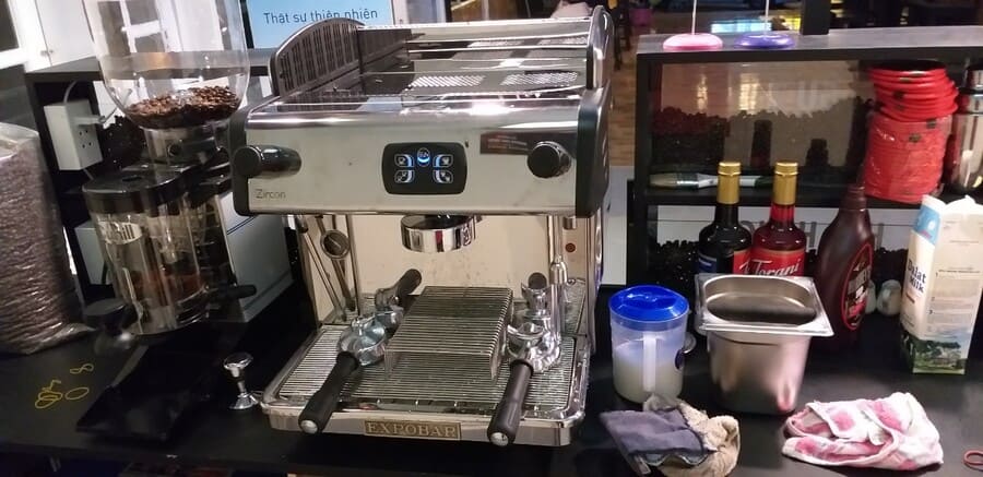 trang thiết bị quán cafe