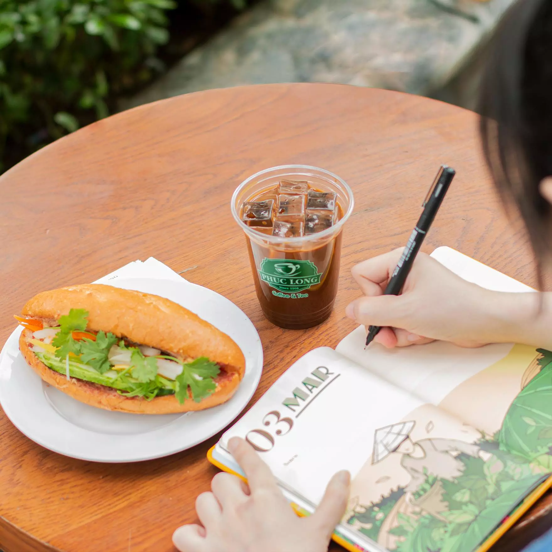 bánh mì và cà phê phúc long