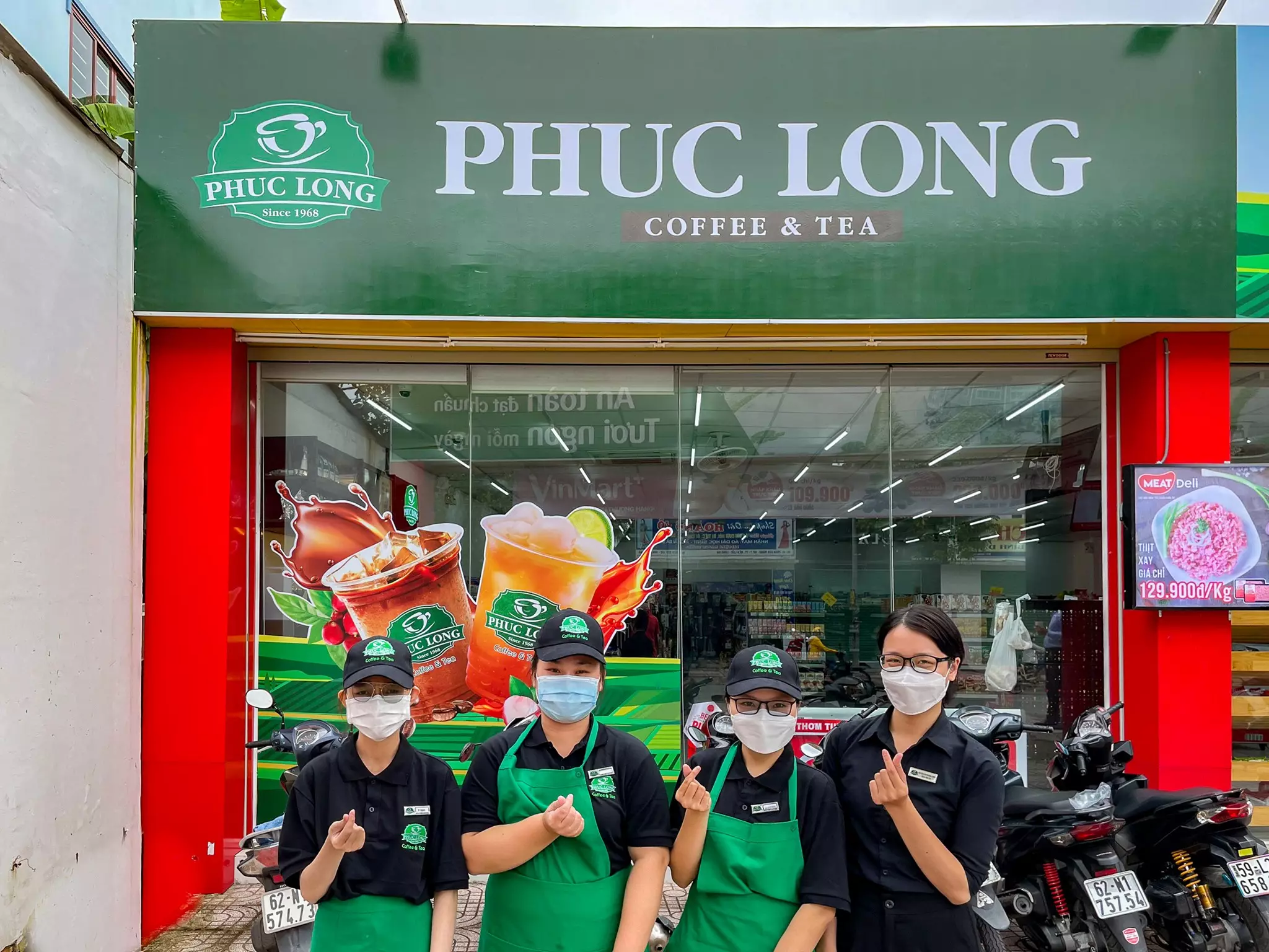 nhân viên kiosk phúc long