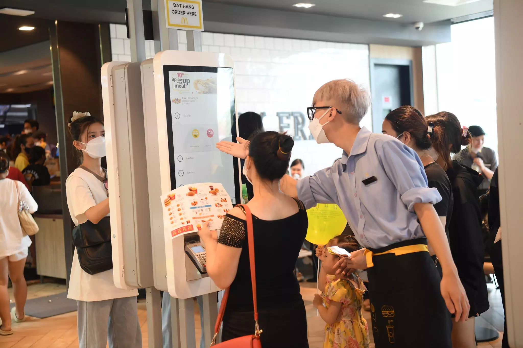 con-nguoi-trong-chien-luoc-marketing-cua-mcdonalds con người trong chiến lược marketing của mcdonald's