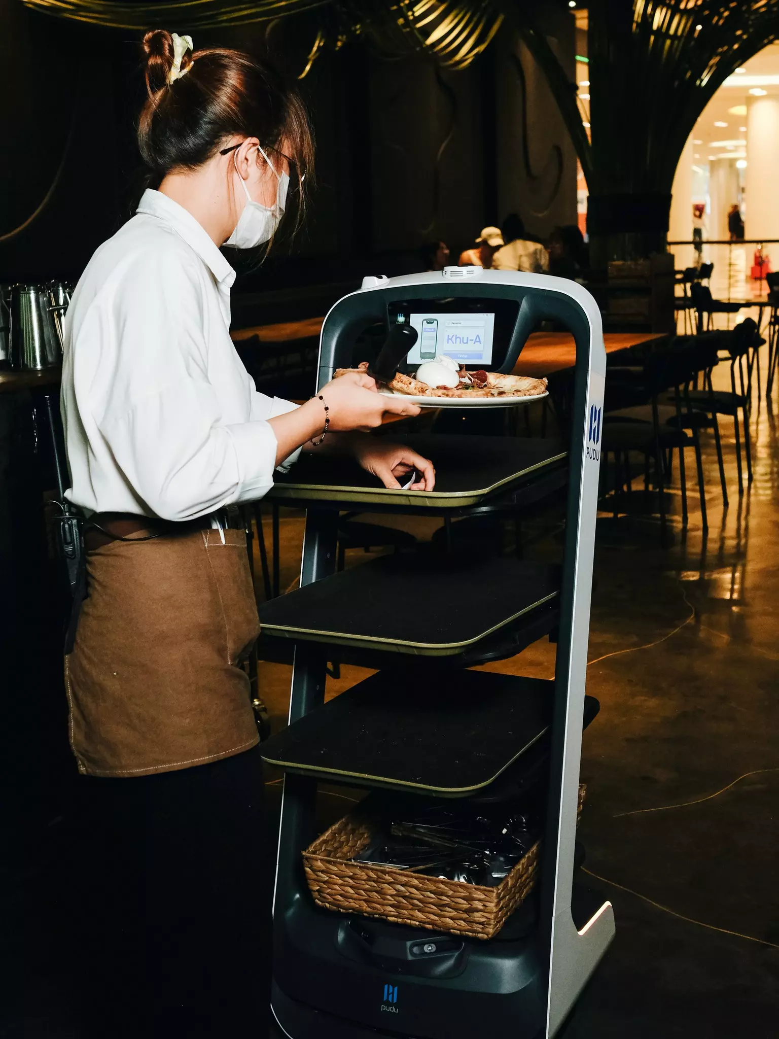 ứng dụng công nghệ trong quy trình phục vụ