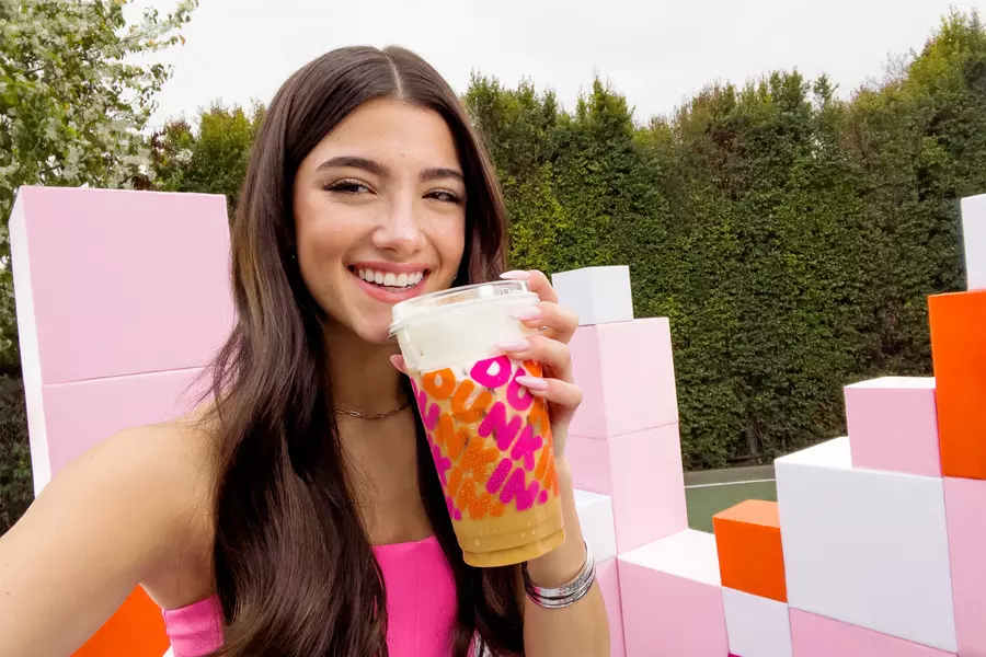 dunkin donuts marketing nhờ employee influencer