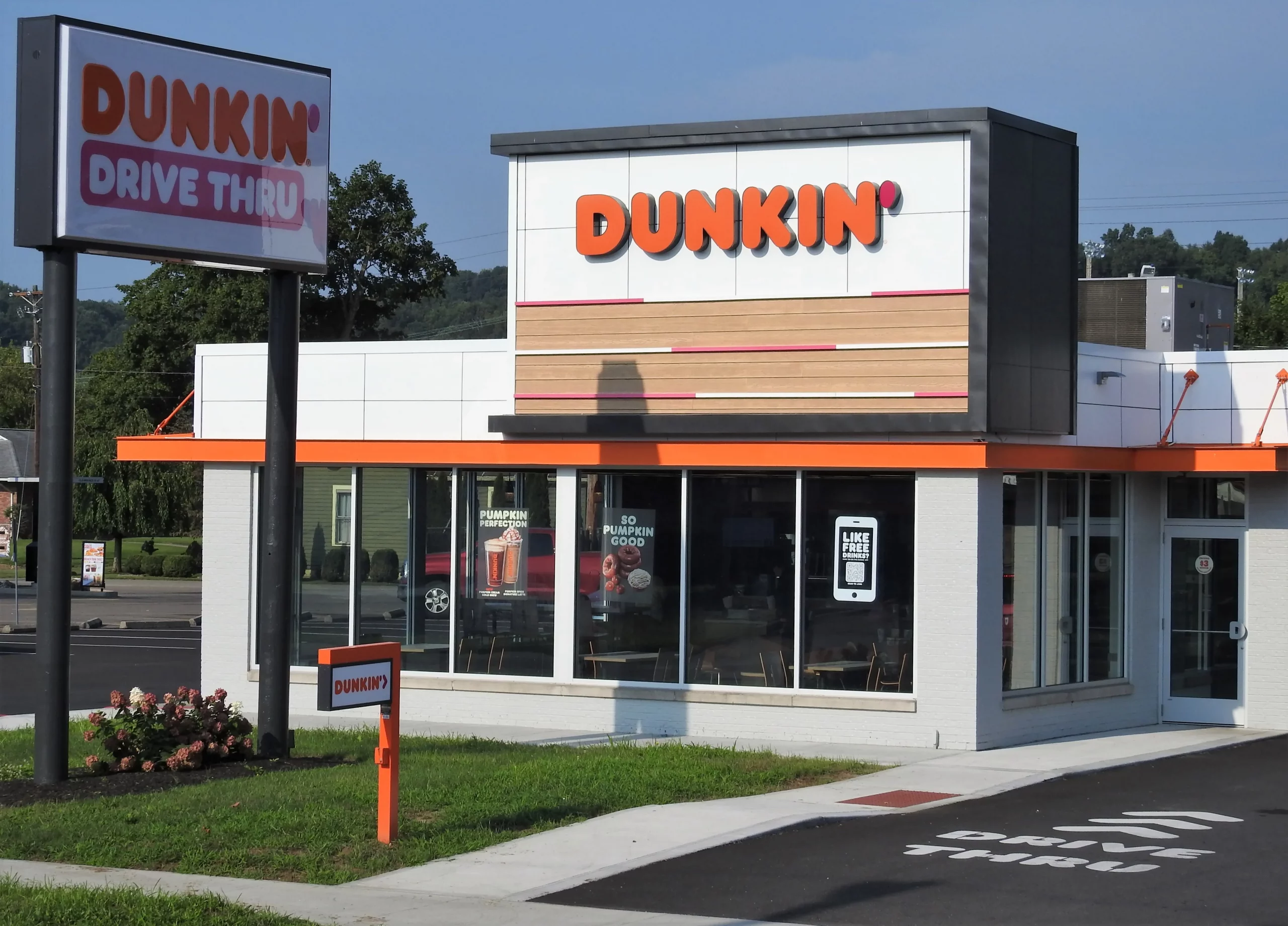 dunkin-donuts-tai-dinh-vi-thuong-hieu-scaled-1 dunkin donuts tái định vị thương hiệu