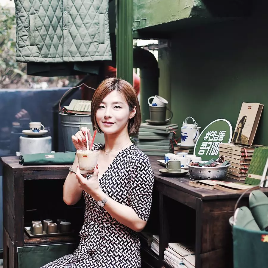 giới trẻ hàn quốc check in tại cộng cafe