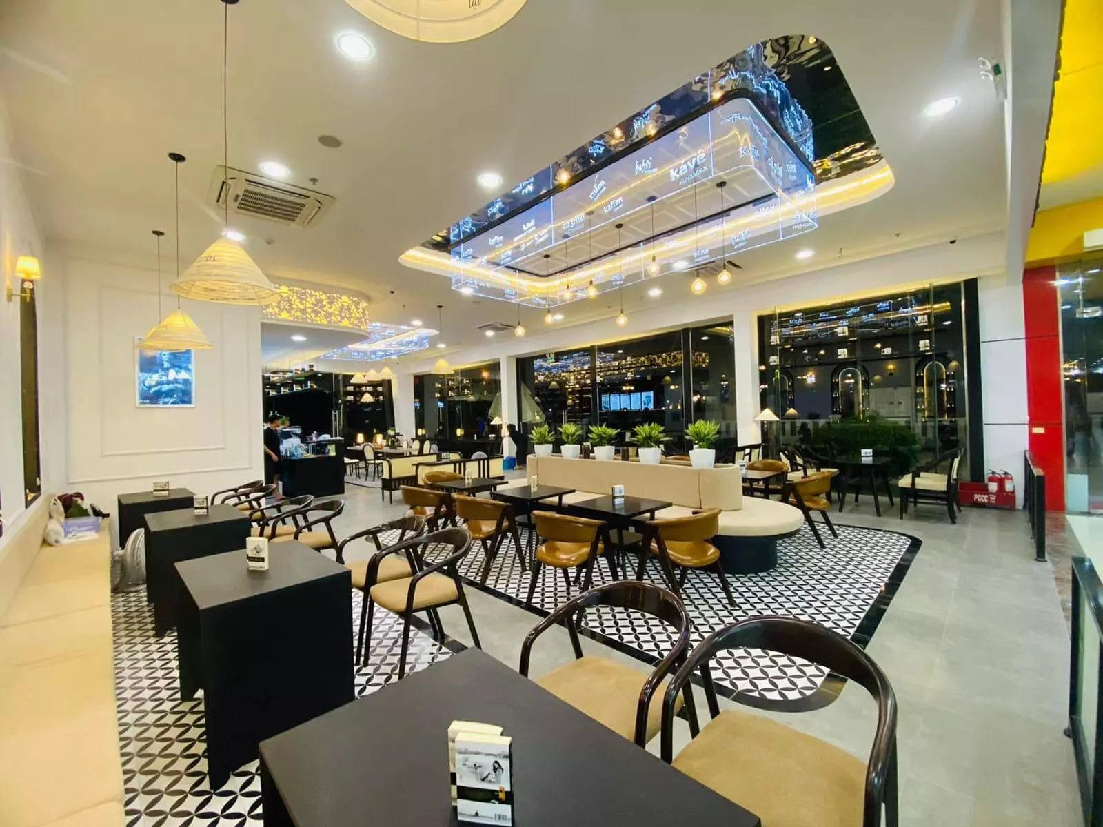 không gian của cà phê trung nguyên