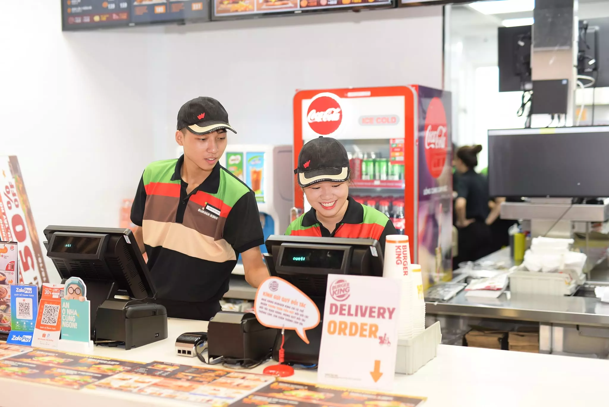 nhân viên trong chiến lược marketing của burger king