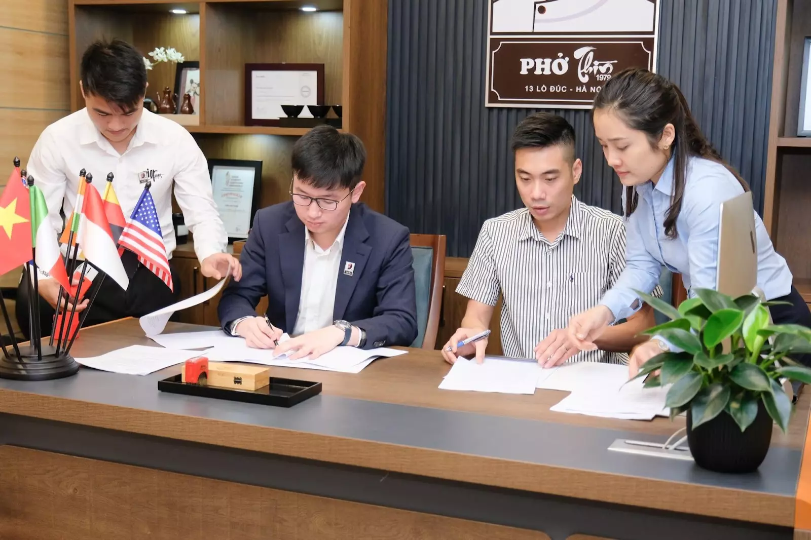 pho-thin-ky-ket-cung-tap-doan-lon phở thìn ký kết cùng tập đoàn lớn