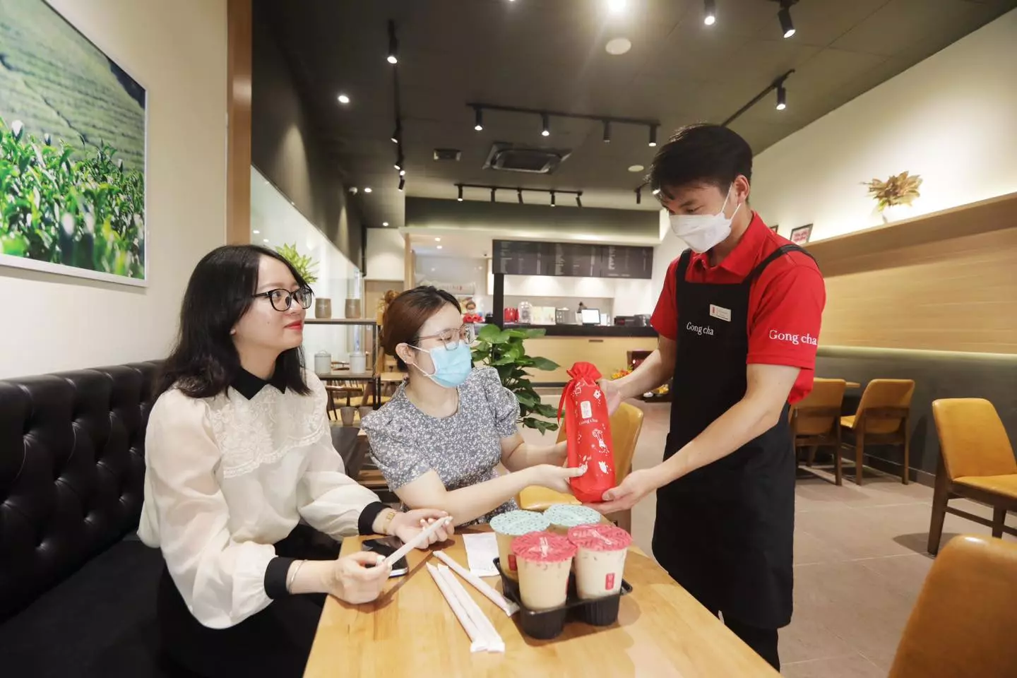 yếu tố con người trong chiến lược marketing của gong cha