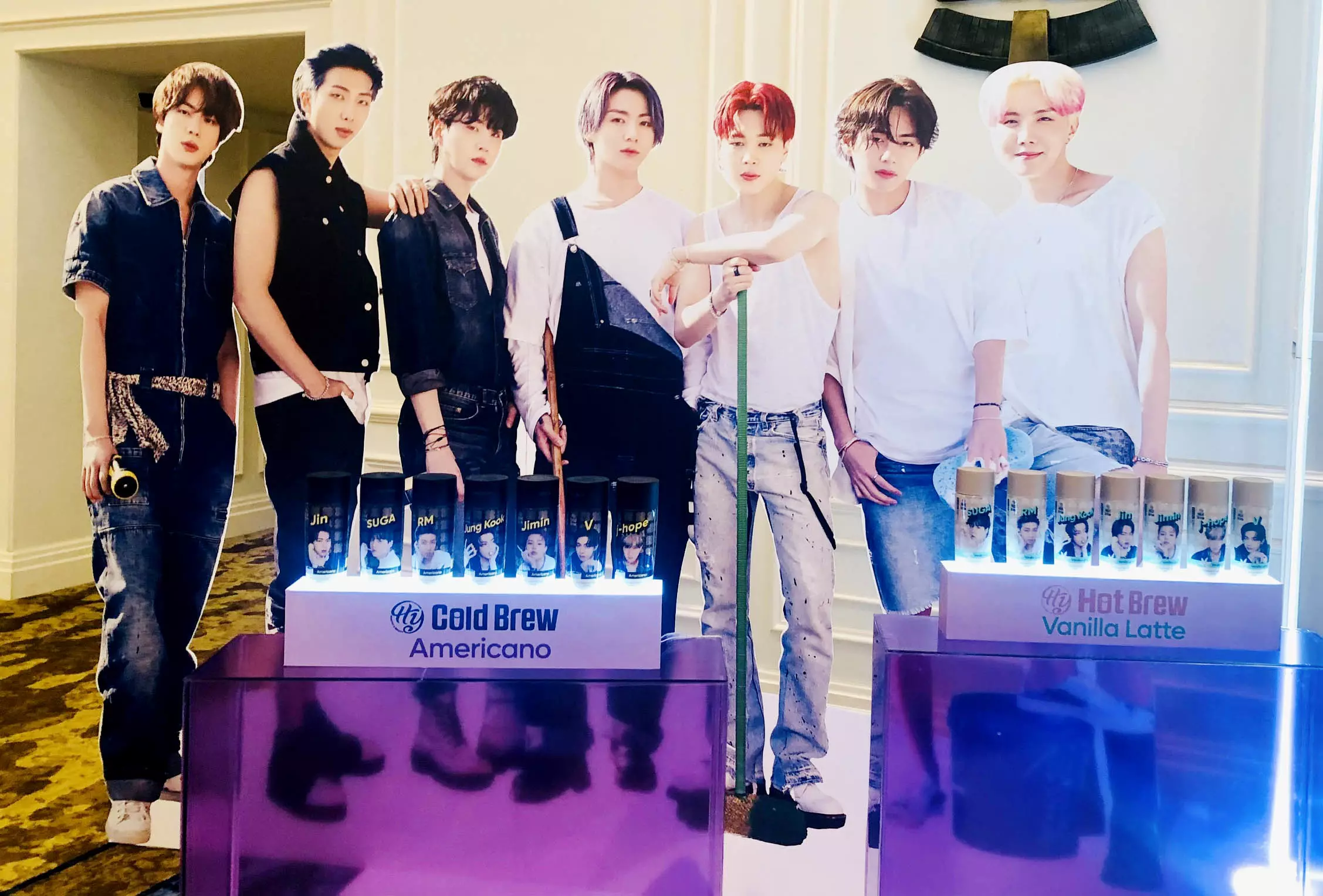 bts coffee trưng bày