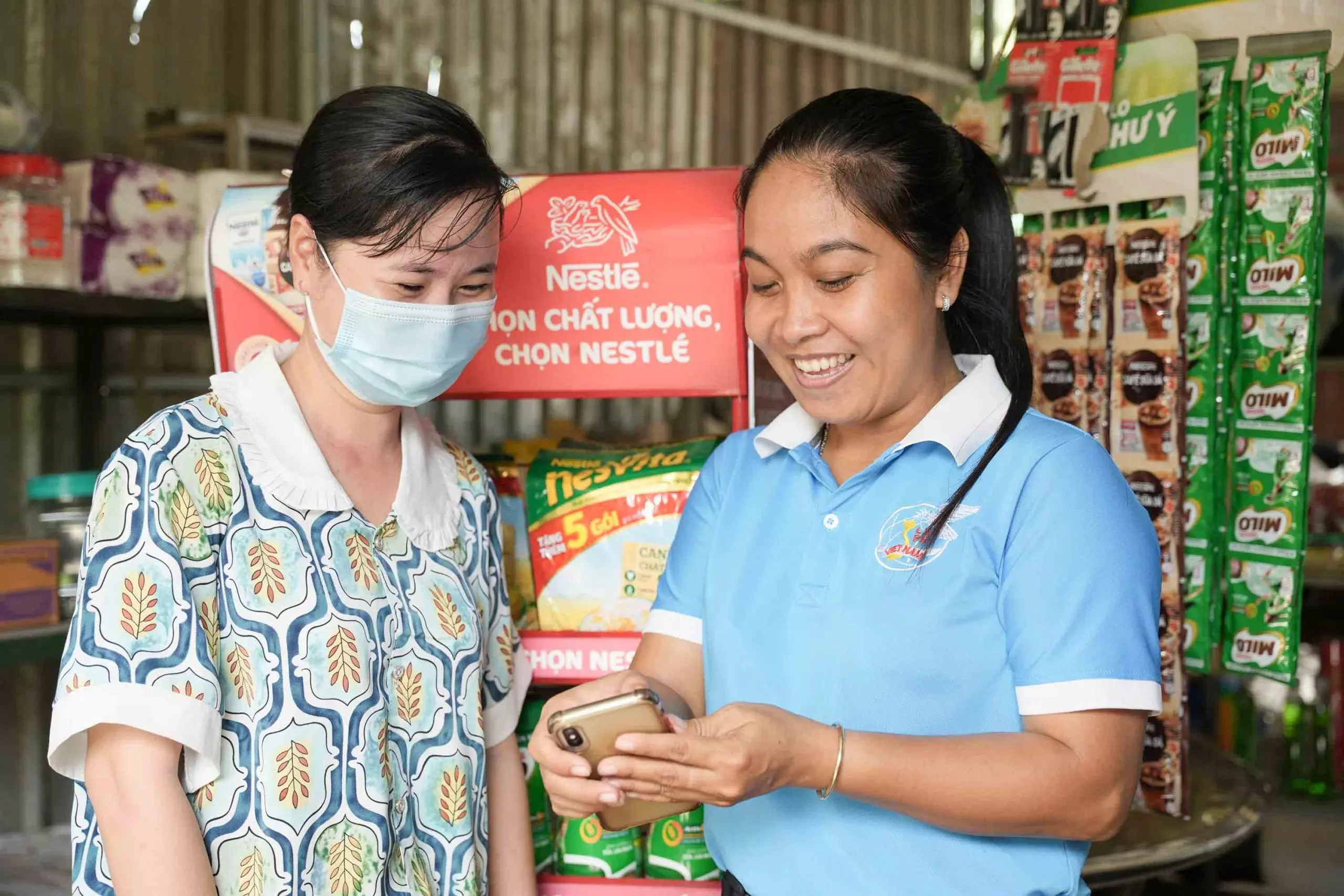 các sản phẩm của nestle tại cửa hàng tạp hóa