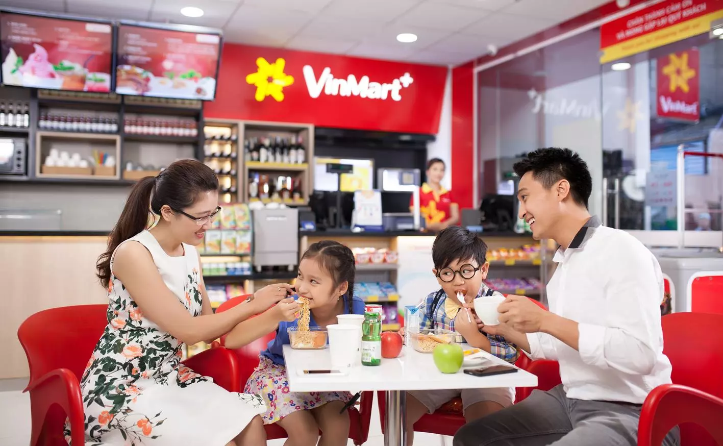 khách hàng tại vinmart