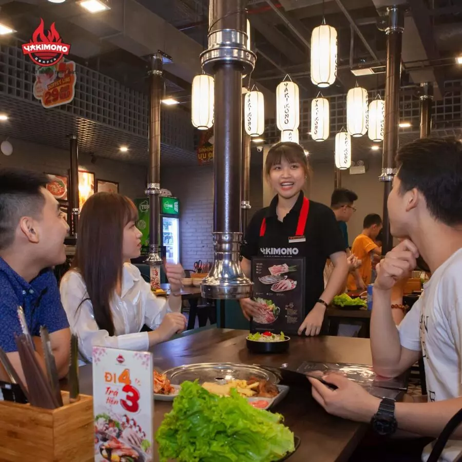 doi-ngu-nhan-vien-yakimono-chuyen-nghiep